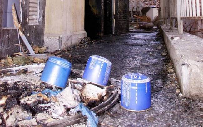 Γκαζάκια έξω από τη δημοτική αστυνομία Νέας Ιωνίας - Media