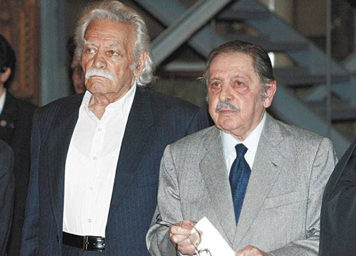 Σαν σήμερα Γλέζος και Σάντας κατέβασαν την σβάστικα από την Ακρόπολη (Video) - Media