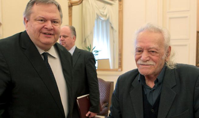 Τηλεφωνική επικοινωνία Γλέζου σε Βενιζέλο για το κατοχικό δάνειο - Media