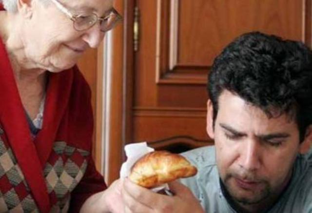 Από τη μαμά και τον μπαμπά ζει το 51% των νέων στην Ιταλία - Media