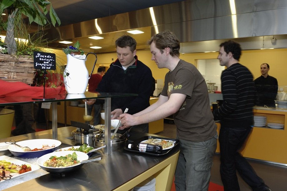 Oι υπάλληλοι στα κεντρικά της Google τρώνε υγιεινά, γκουρμέ, αλλά κυρίως…δωρεάν! - Media