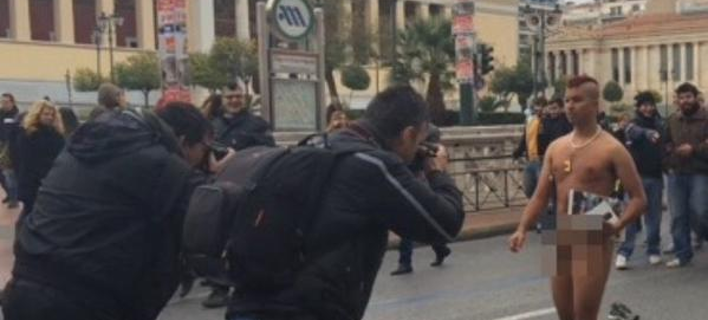 Διαδήλωσε γυμνός στο πανεκπαιδευτικό συλλαλητήριο (Photos) - Media