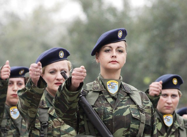 Υποχρεωτική στράτευση των γυναικών προτείνει η Χρυσή Αυγή - Media