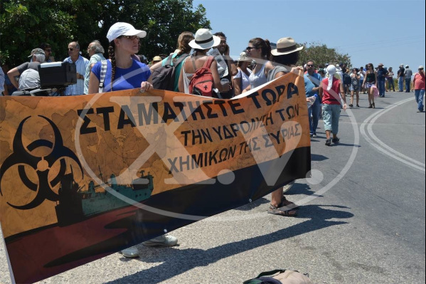 Κρήτη: Σε κλοιό διαδηλωτών η βάση της Σούδας, ενάντια στα «χημικά του θανάτου» - Media