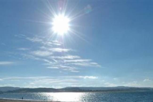 Πρύτανης ΕΚΠΑ: Δεν βλάπτει ένας μοναχικός περίπατος – Πρέπει να μας βλέπει ο ήλιος - Media