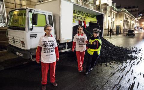 Ένα φορτηγό κάρβουνα για τον Ολάντ - Media