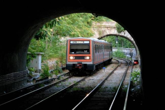 Αίσιο τέλος για τον άντρα που εγκλωβίστηκε σε συρμό του ΗΣΑΠ - Media