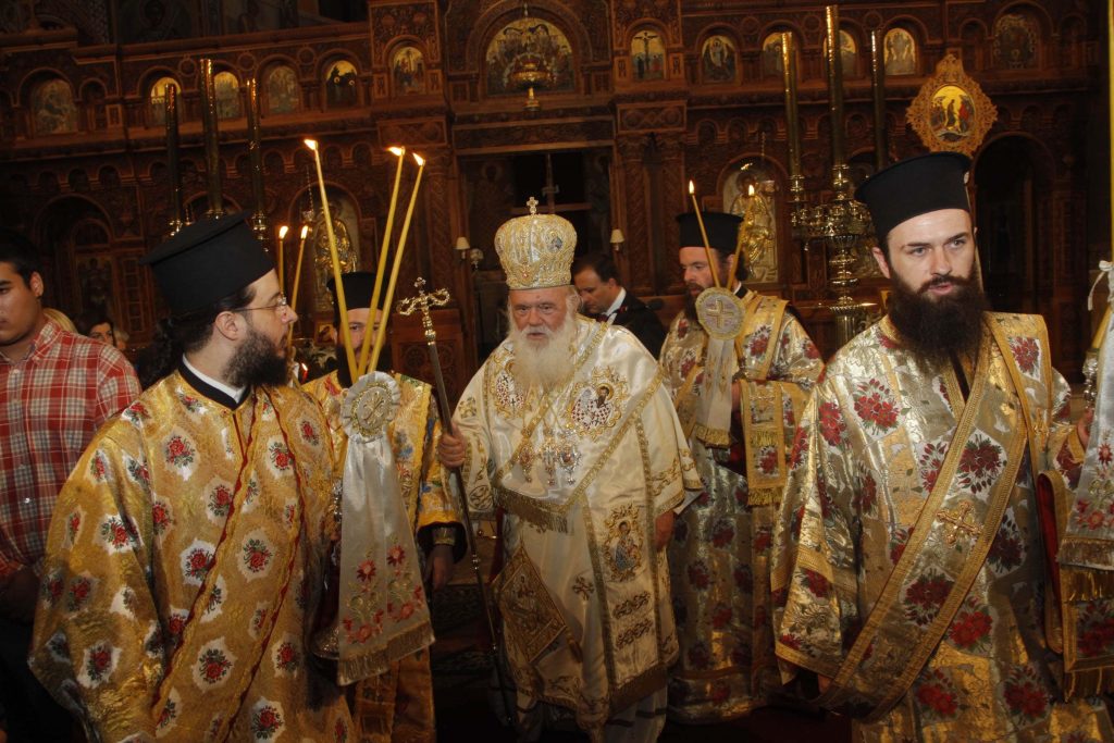 Ο αρχηγός του ΓΕΕΘΑ στηρίζει τους δόκιμους που έψαλαν τον Εθνικό Ύμνο στην Ανάσταση - Media