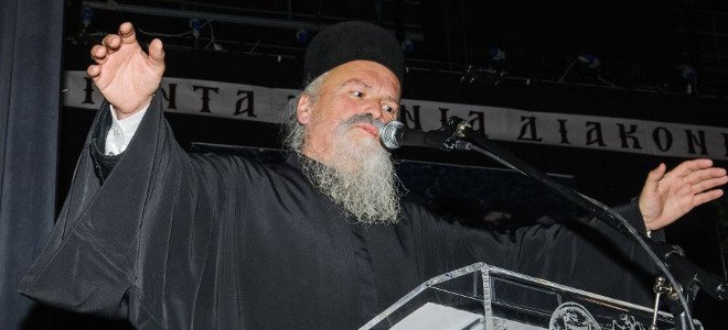 Αρχιμανδρίτης κατηγορείται για ξυλοδαρμό γυναίκας τροχονόμου - Τι απαντά ο ίδιος (Video) - Media