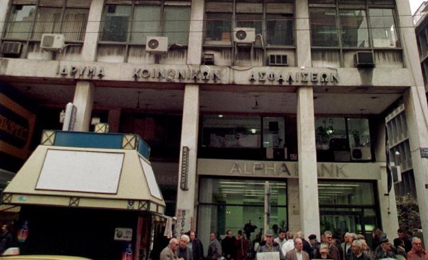 Κατάληψη στο κεντρικό κτίριο του ΙΚΑ - Media