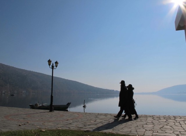 Χριστούγεννα με καθαρό ουρανό και ήλιο - Media