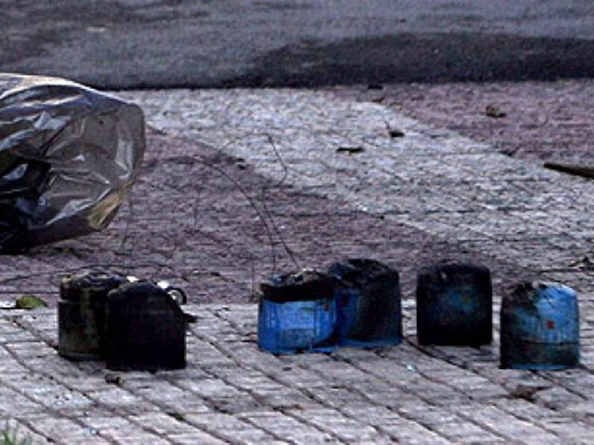 Μπαράζ εμπρηστικών επιθέσεων σε σπίτια δημοσιογράφων - Media