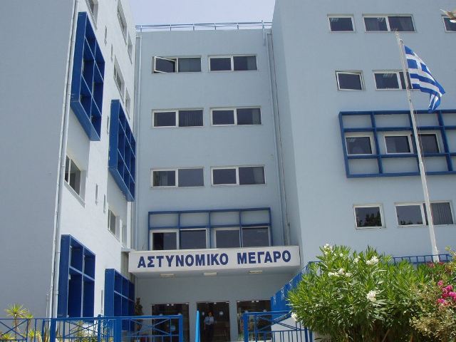 Χανιά: Συγκεντρώσεις και συλλήψεις μετά από επεισόδια μεταξύ Χρυσαυγιτών και αριστερών - Πέταξαν μέλος της ΧΑ στο λιμάνι - Media
