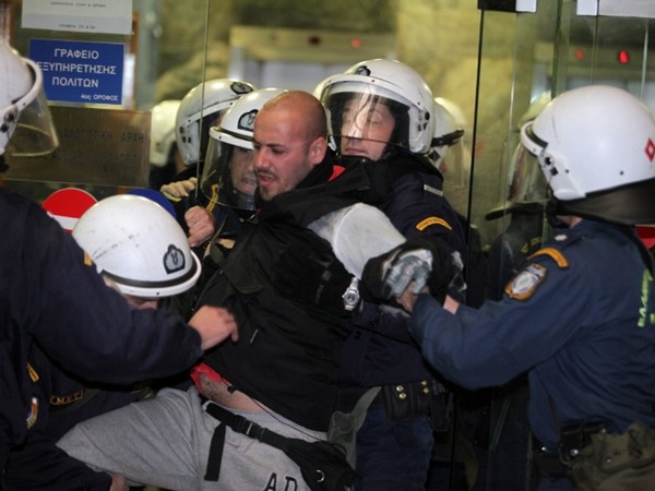 Αθώοι οι 35 συνδικαλιστές του ΠΑΜΕ - Media