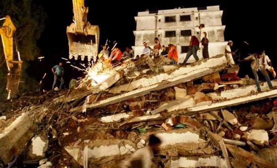 Κατέρρευσε πενταόροφο κτίριο στην Ινδία – Τουλάχιστον 14 νεκροί - Media