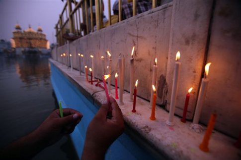 Δέκα άτομα ποδοπατήθηκαν μέχρι θανάτου σε ναό στην Ινδία - Media