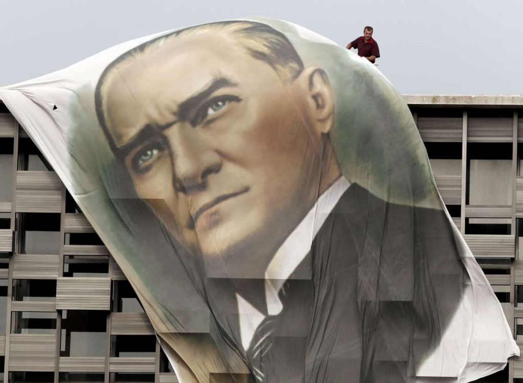 Τουρκία: ένας νεκρός κι εφτά τραυματίες από επίθεση της αστυνομίας - Media