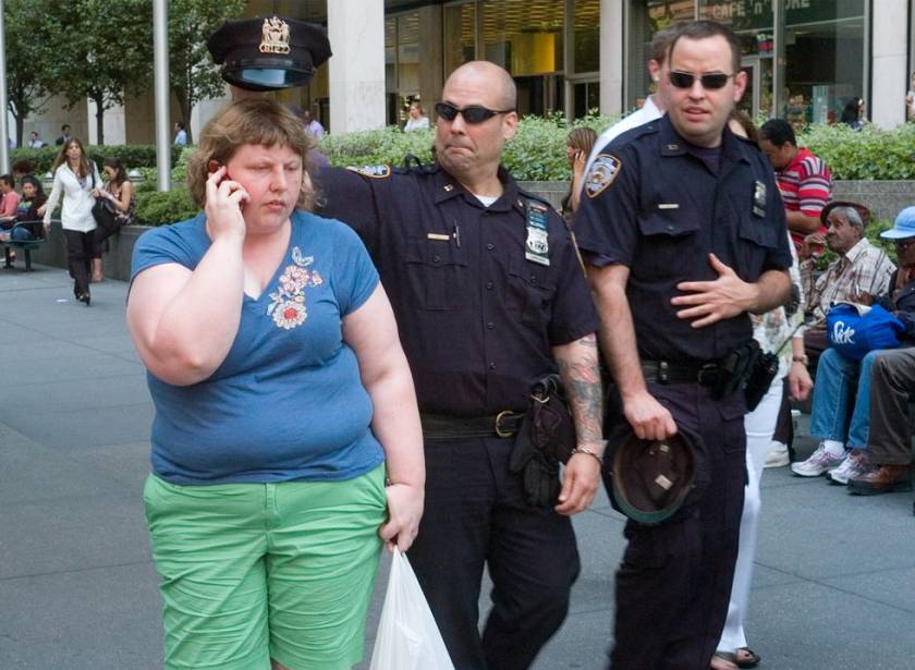 Πως αντιμετωπίζουν στις ΗΠΑ μια υπέρβαρη γυναίκα; 10 φωτό γροθιά στο στομάχι - Media