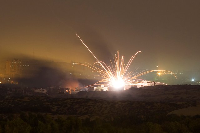 Κλιμάκωνει τη χερσαία επίθεση το Ισραήλ στη Γάζα (Photos&Video) - Media