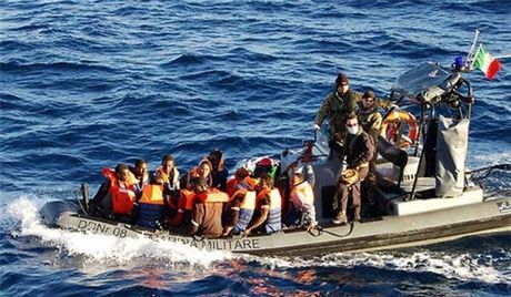 596 μετανάστες διέσωσαν οι ιταλικές αρχές - Media
