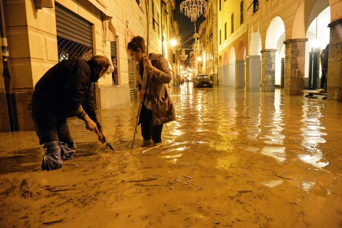 Πέντε νεκροί από τις πλημμύρες στην Ιταλία - Νέα επιδείνωση του καιρού αναμένουν οι μετεωρολόγοι - Media