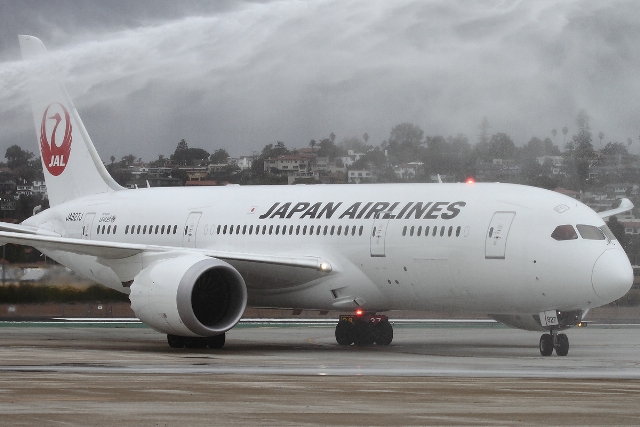 Αναγκαστική προσγείωση αεροσκάφους της Japan Airlines - Media
