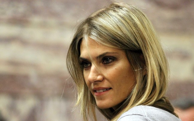 Η Εύα Καϊλή, ο φορτικός θαυμαστής-σκιά, τα αισχρά mail και τα απειλητικά μηνύματα - Media