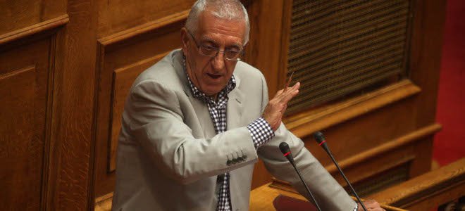 Δεν παραιτείται από βουλευτής ο Κακλαμάνης - Media