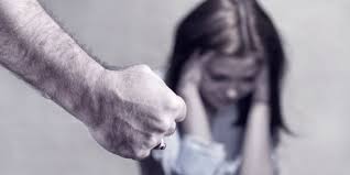 Σκότωσε στο ξύλο τη σύζυγο του - Media