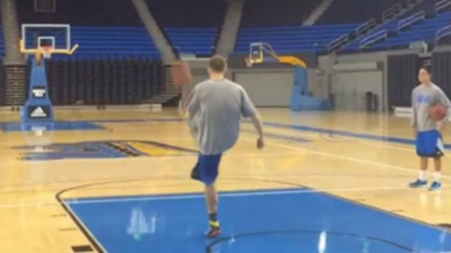 Έβαλε καλάθι με το... πόδι! (VIDEO) - Media