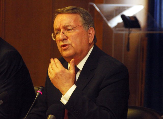 Ο υπουργός, τα αγγλικά και το γάλα…! - Media