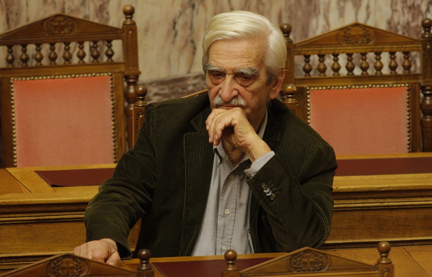 Πέθανε ο Αντώνης Καρράς - Media