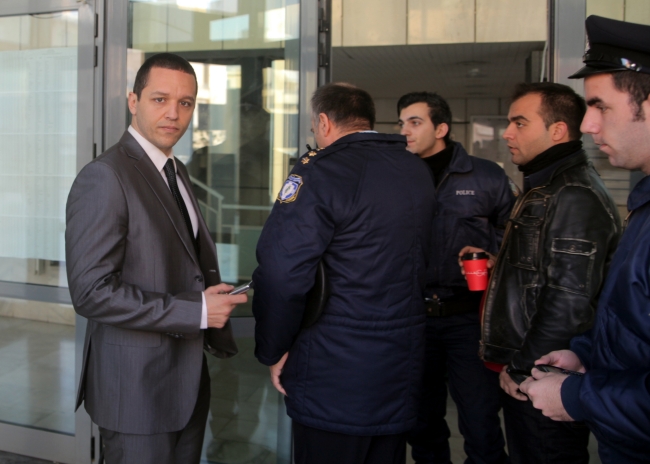 Δημοσιογράφοι κατέβασαν τα μικρόφωνα μπροστά στον Η. Κασιδιάρη - Media