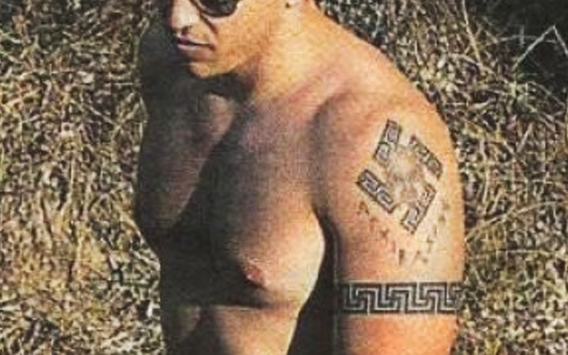 Ο Κασιδιάρης συγκρίνει τα τατουάζ του με τα σύμβολα της Αμφίπολης - Media
