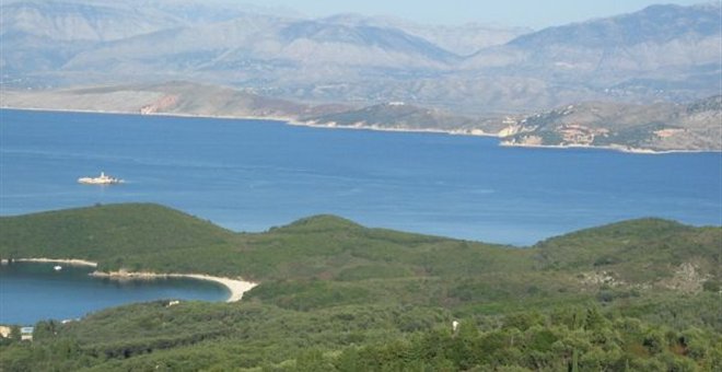 ΣτΕ: Σωρεία προσφυγών για τις μεταβιβάσεις ακινήτων του δημοσίου στο ΤΑΙΠΕΔ
 - Media