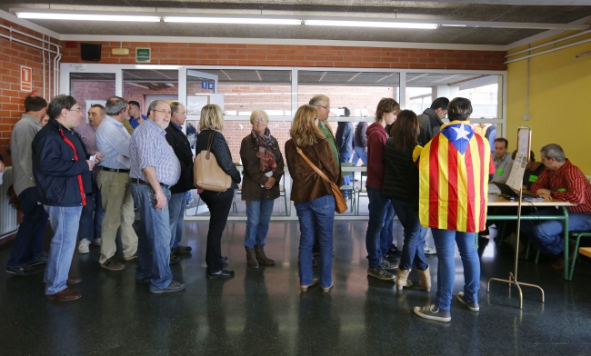 Στις κάλπες οι Καταλανοί - Συμβολικό δημοψήφισμα για την ανεξαρτησία της περιφέρειάς τους - Media
