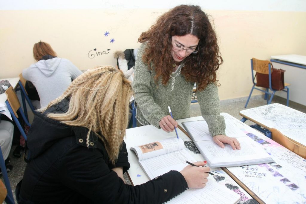 Οι «τεμπέληδες» Έλληνες καθηγητές, δουλεύουν περισσότερο! - Media