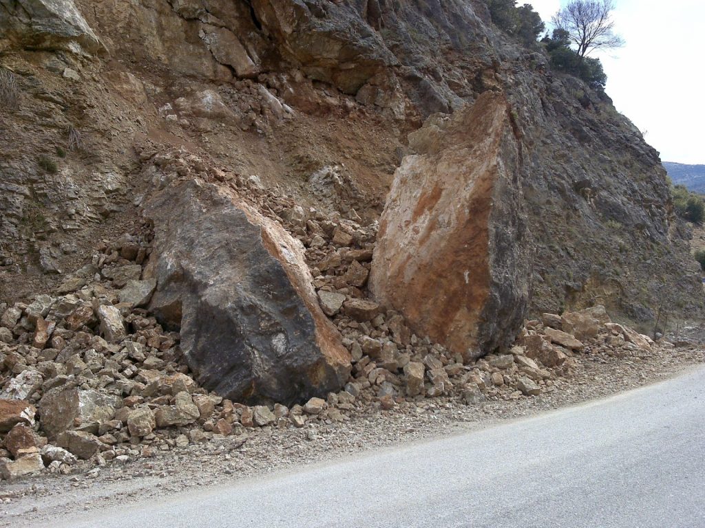 Προβλήματα στο επαρχιακό δίκτυο από καταιγίδες και χιονοπτώσεις
 - Media
