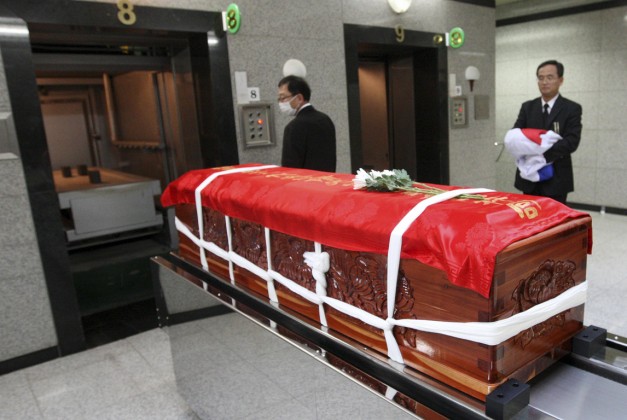 Χωρίς νεκρώσιμο ακολουθία όσοι επιλέξουν την αποτέφρωση αντί της ταφής - Media