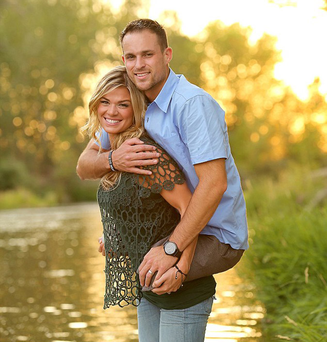 Κουβαλάει στις πλάτες της, τον ακρωτηριασμένο άνδρα της (ΦΩΤΟ) - Media