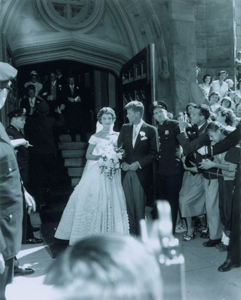 Αδημοσίευτες φωτογραφίες από τον γάμο του JFK με τη Τζάκι, βγαίνουν σε δημοπρασία

 - Media