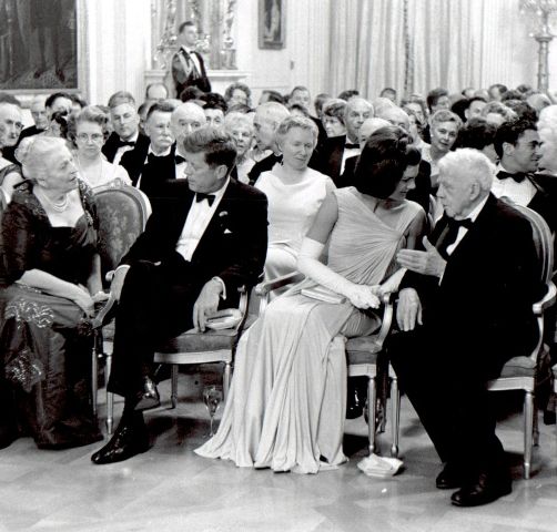 Όλοι οι ποιητές των προέδρων - Media