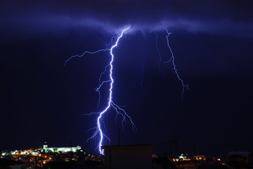 Κεραυνός σκότωσε 28χρονο ποδοσφαιριστή στο γήπεδο της Κηρίνθου - Media