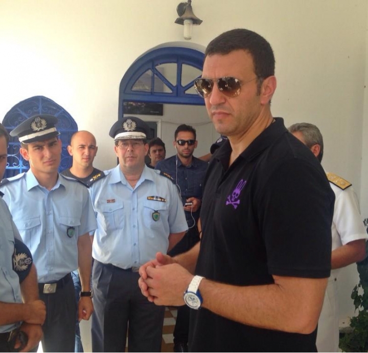 «Έμεινε» το σκάφος του λιμενικού που μεταφέρει τον Κικίλια - Media