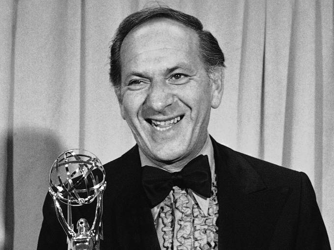 Πέθανε ο ηθοποιός Τζακ Κλούγκμαν - Media