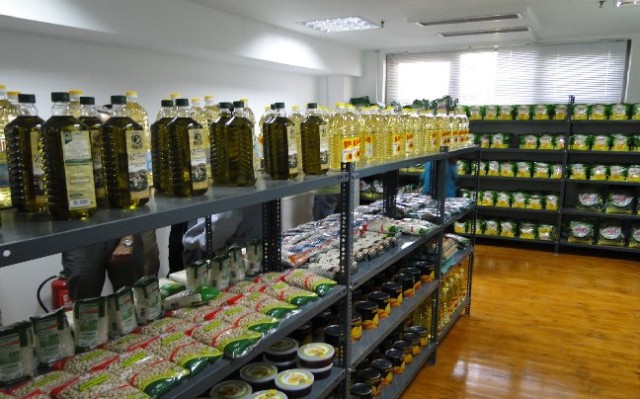 Ναύπλιο: Χρυσαυγίτες επιχειρούν να εμποδίσουν τη διανομή τροφίμων - Media