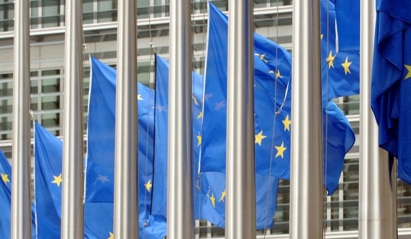 Η Κομισιόν κατηγορεί τρεις τράπεζες για χειραγώγηση δεικτών αναφοράς του ευρώ - Media