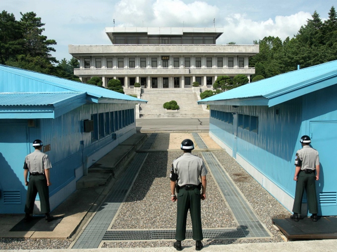 Aνταλλαγή πυρών μεταξύ Νότιας και Βόρειας Κορέας - Media