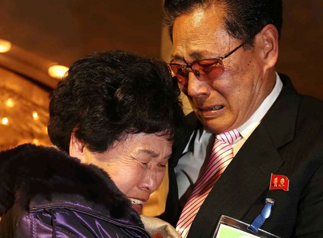 Κορέα: Οικογένειες που χωρίστηκαν στον πόλεμο ξανασμίγουν μετά από 60 χρόνια - Media