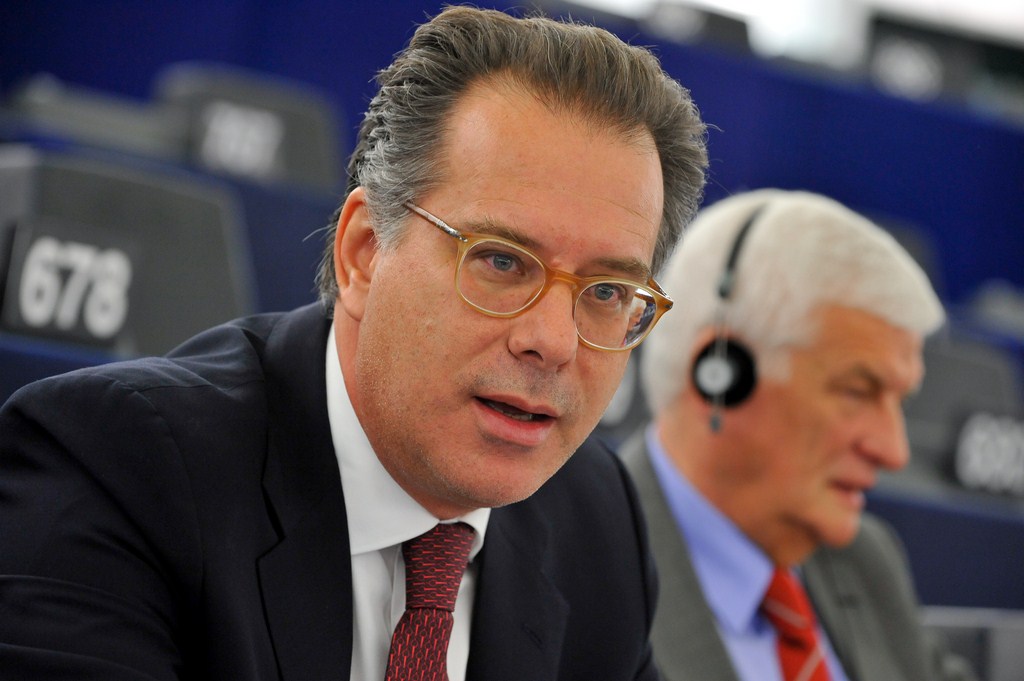 Κουμουτσάκος: «Μαυρογιαλουρος» ο Σγουρός - Media